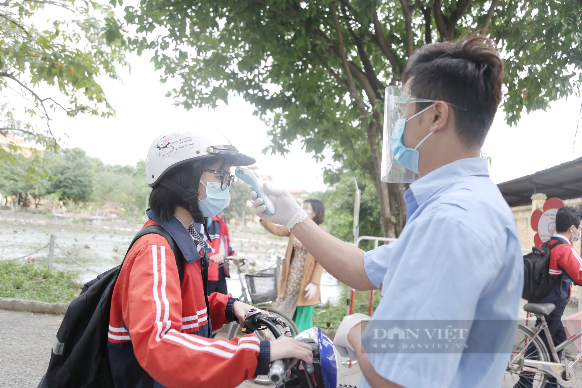 Học sinh THPT ở Hà Nội dự kiến sẽ đi học lại từ tháng 12 - Ảnh 1.