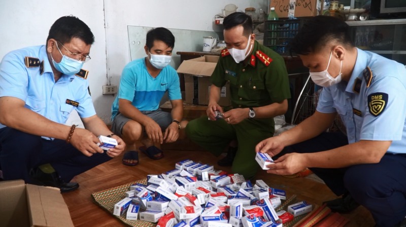 Chưa được cấp phép, thuốc quảng cáo trị COVID-19 vẫn bán tràn lan - Ảnh 2.