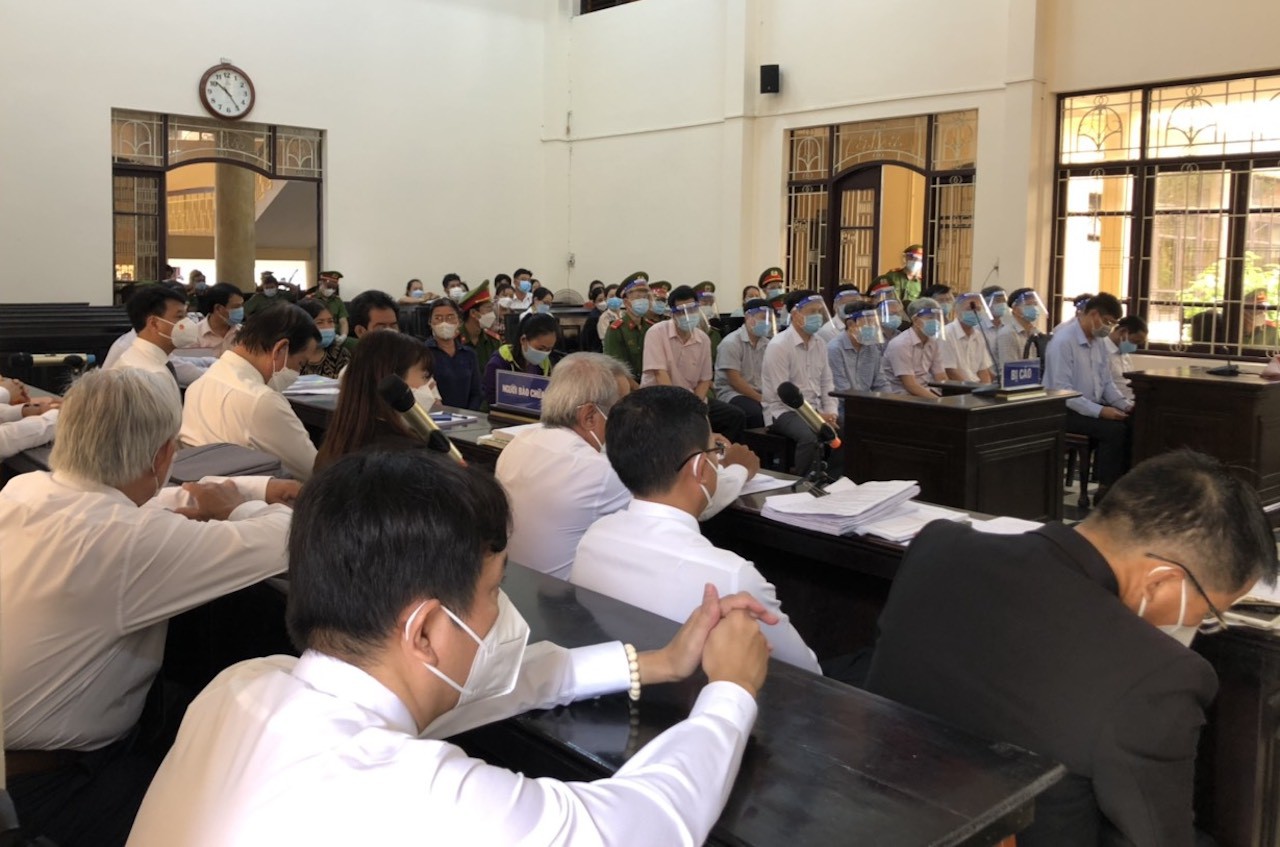 Luật sư dương tính với SARS-CoV-2, tòa hoãn xét xử cựu Chủ tịch TP.Trà Vinh - Ảnh 1.