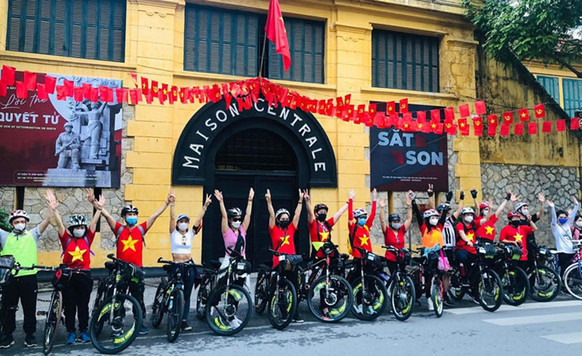 Khám phá Hà Nội bằng xe đạp - Ảnh 1.