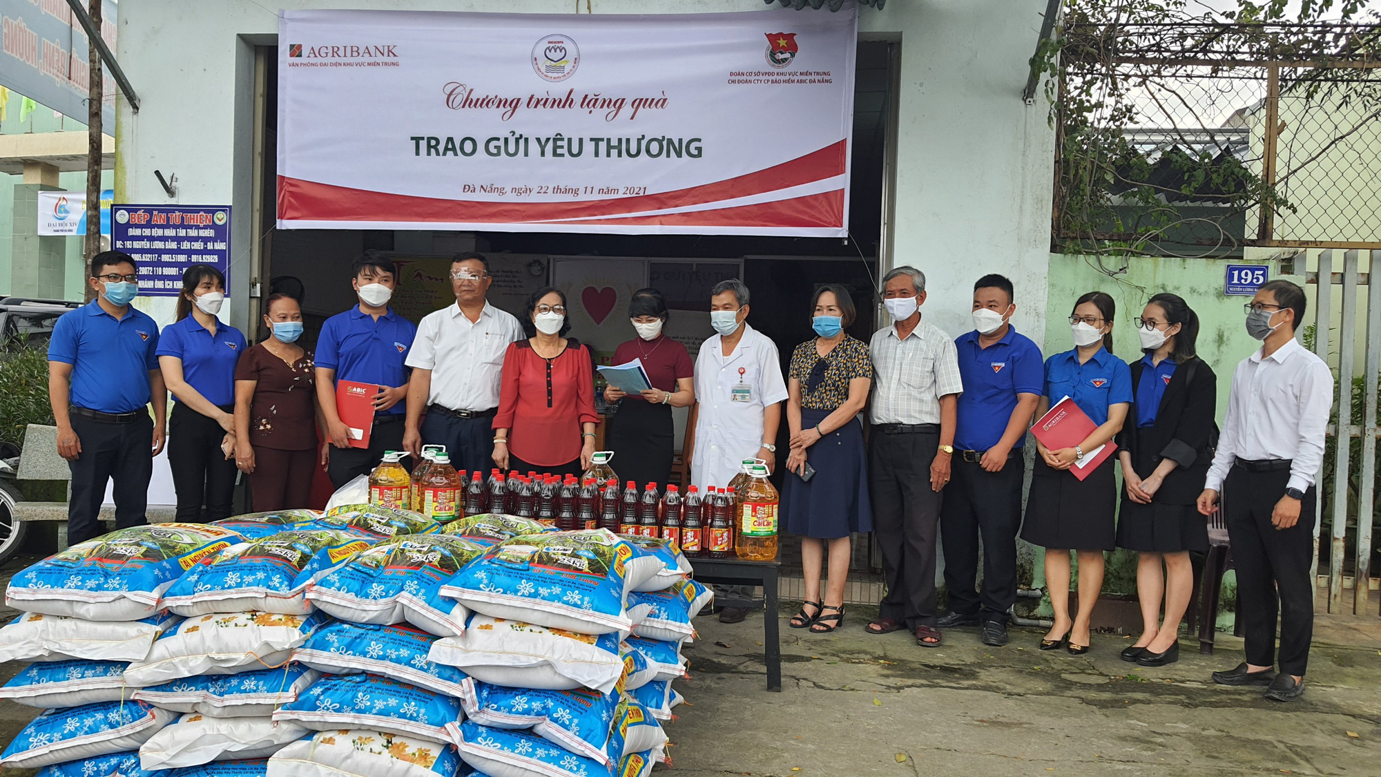 Trao gửi yêu thương đến với bệnh nhân Bệnh viện Tâm thần Đà Nẵng - Ảnh 1. Trao gửi yêu thương đến với bệnh nhân Bệnh viện Tâm thần Đà Nẵng - Ảnh 1.