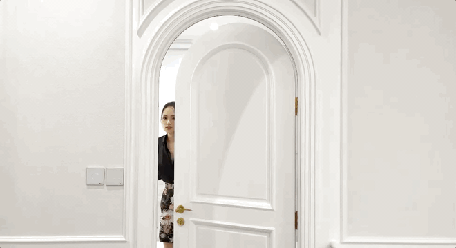 Biệt thự &quot;khủng&quot; của Hoa hậu Hương Giang gây choáng vì góc nào cũng phủ đầy đồ hiệu - Ảnh 6.
