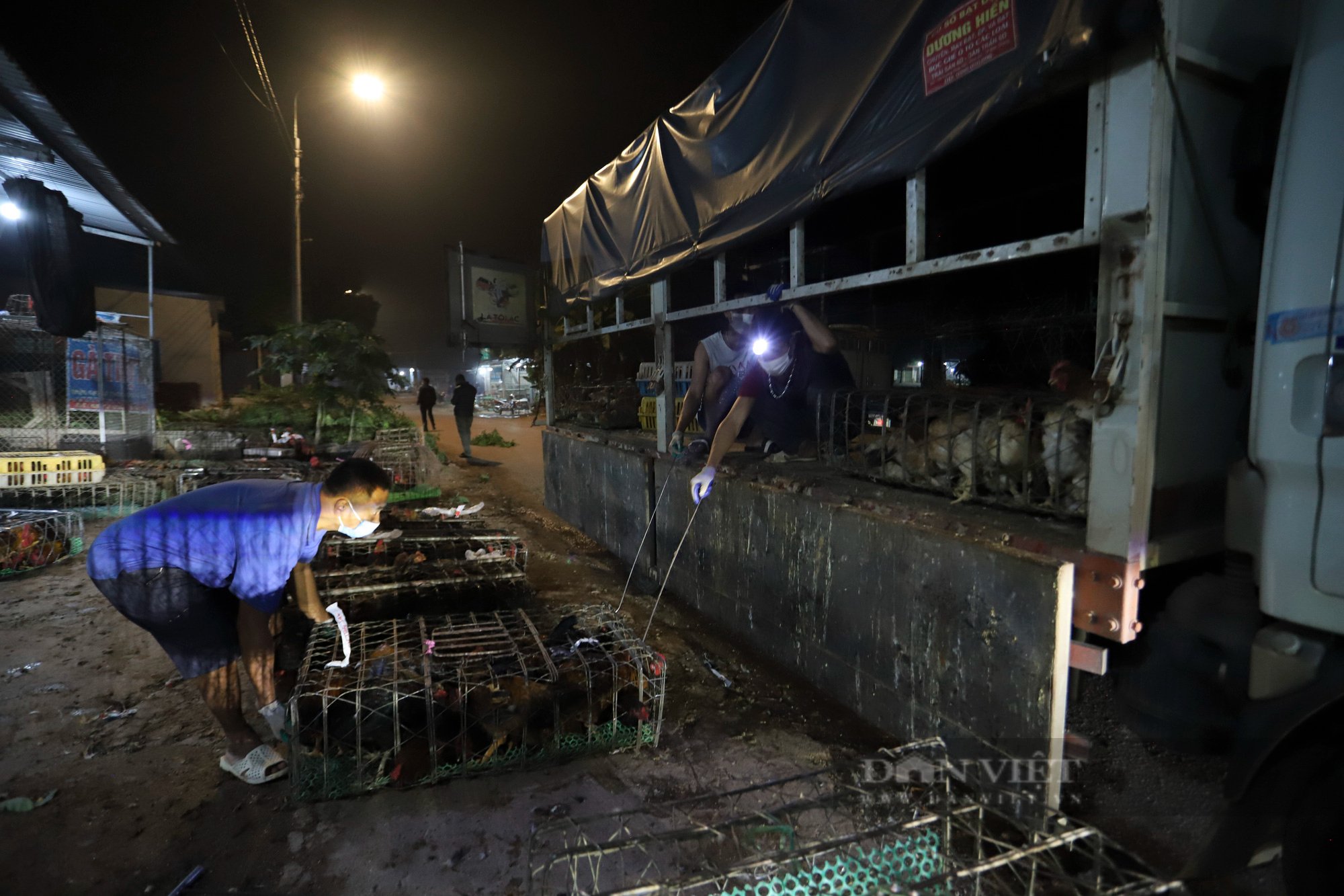 Bắc Giang: Cận cảnh chợ gà đêm Liên Sơn và mong mỏi về một “nơi ở mới” - Ảnh 14.