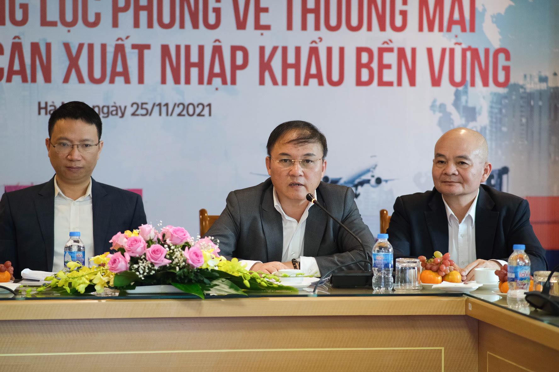 Tọa đàm trực tuyến: “Nâng cao năng lực phòng vệ thương mại hướng tới cán cân xuất nhập khẩu bền vững” - Ảnh 1.