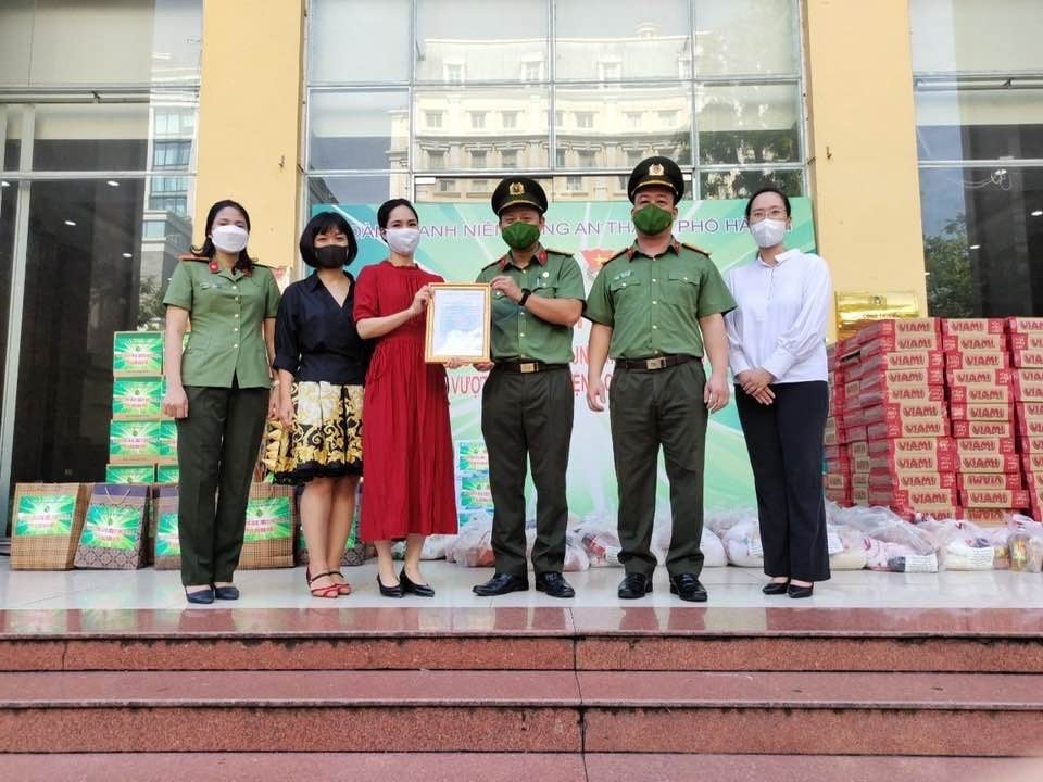 Câu chuyện về cuốn sách phi lợi nhuận của Giáo sư ngành Ngoại giao - Ảnh 3.