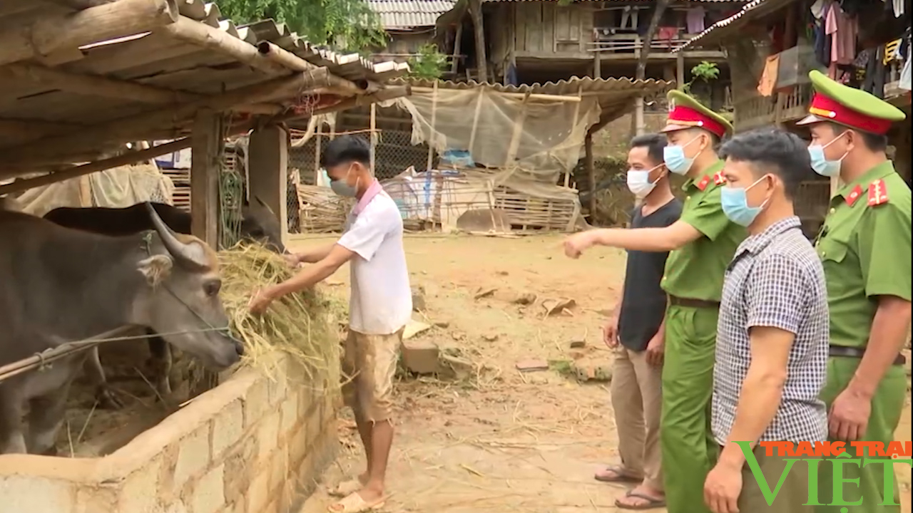 Nông thôn Tây Bắc: Công an xã Mường Chùm tăng cường phòng ngừa với tội phạm mua bán người - Ảnh 4.