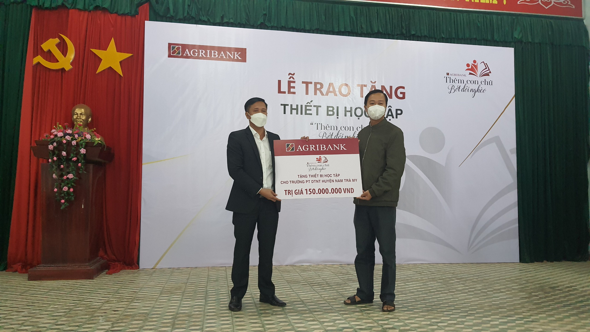 Quảng Nam: "Thêm con chữ, bớt đói nghèo" đến với huyện miền núi Nam Trà My - Ảnh 2. Quảng Nam: "Thêm con chữ, bớt đói nghèo" đến với huyện miền núi Nam Trà My - Ảnh 2.