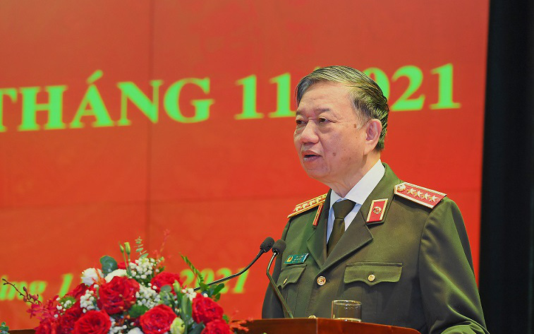 Bộ trưởng Bộ Công an yêu cầu đảm bảo tiến độ trả thẻ căn cước công dân gắn chíp cho người dân