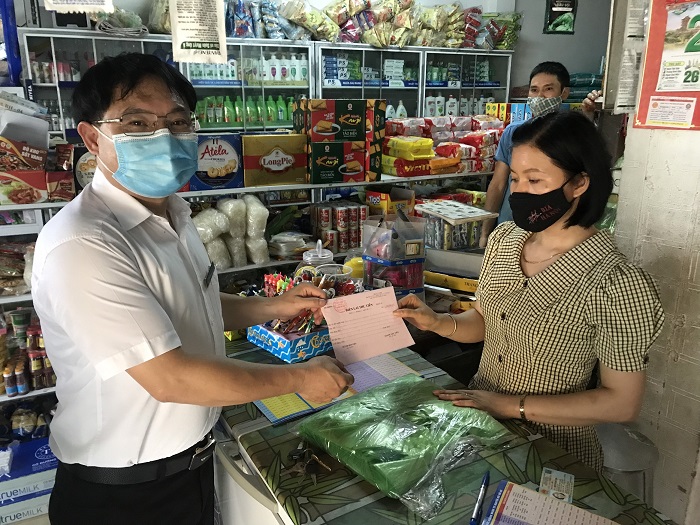 &quot;Bắt tay&quot; với cán bộ dân số vận động người dân tham gia BHXH tự nguyện, BHYT - Ảnh 1.