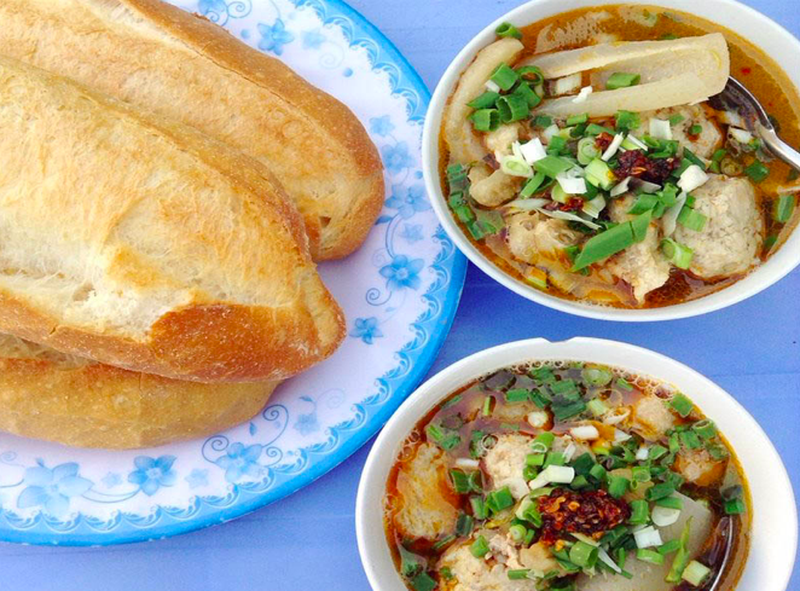 5 quán bánh mì xíu mại ngon nhất Đà Lạt du khách không thể bỏ qua - Ảnh 4.