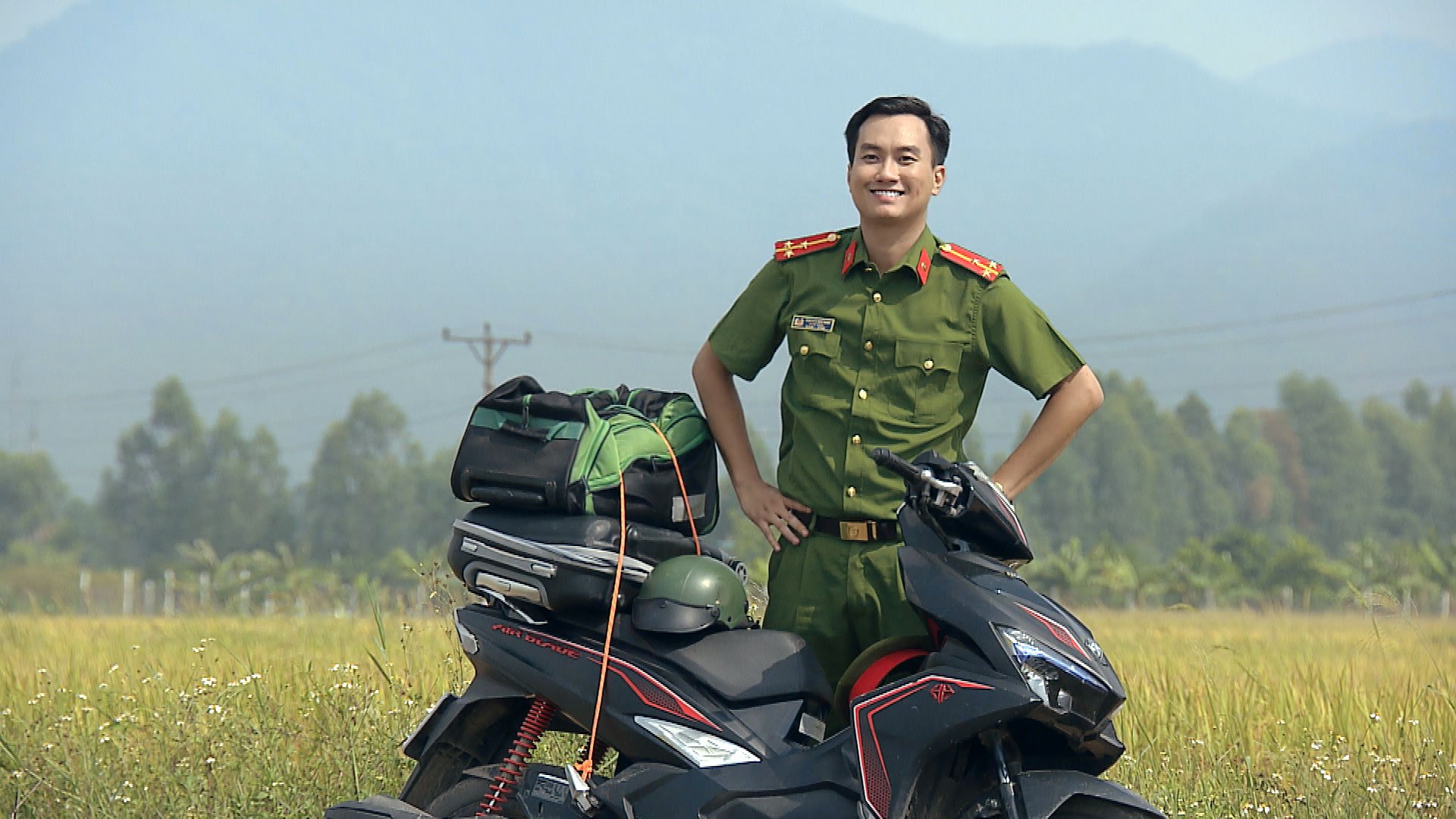 Phim mới trên VTV1: Chuyện về người dân đang mắc chứng &quot;ngộ độc tiền&quot; - Ảnh 3.