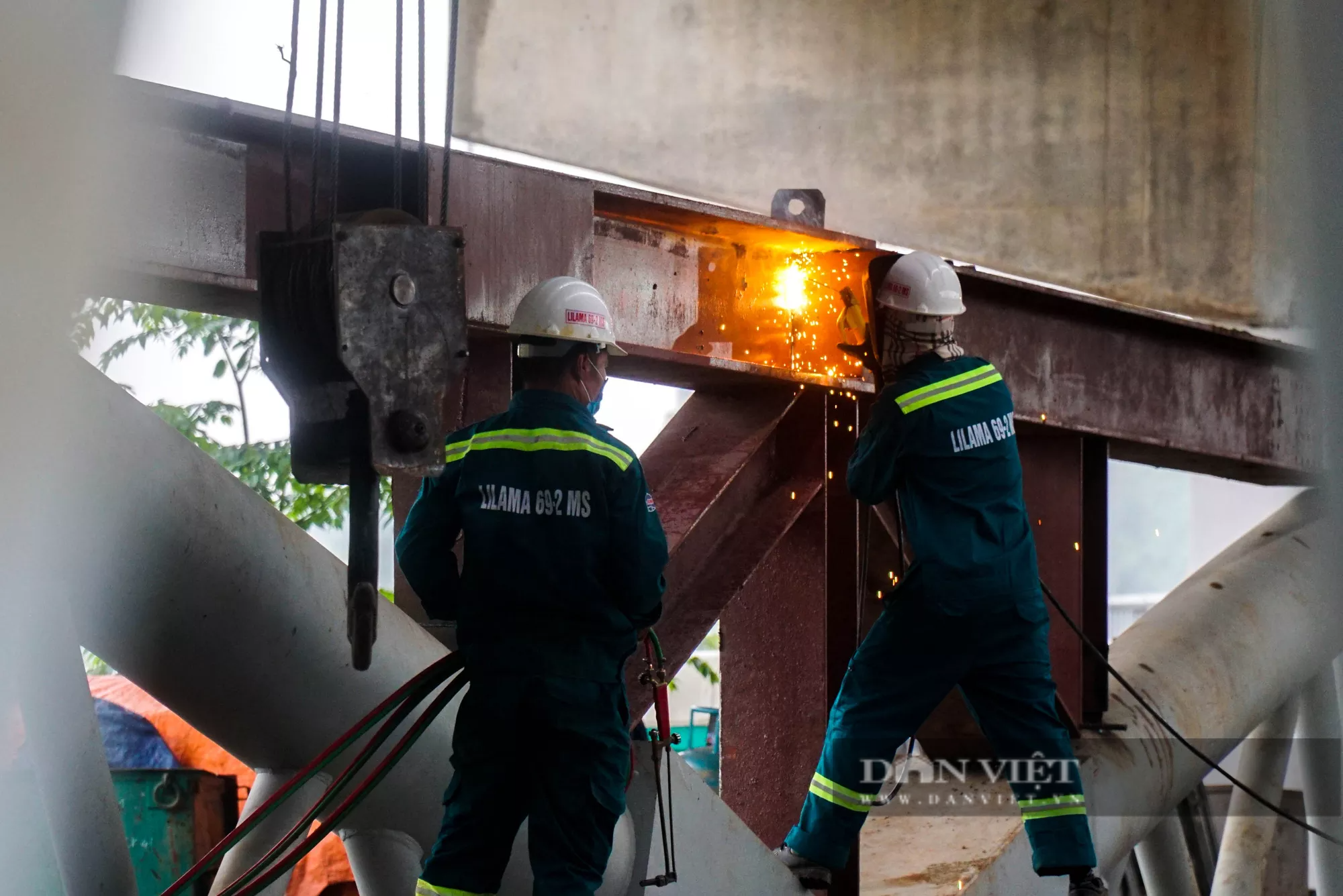 Gấp rút xây dựng cầu vượt thứ 3 hơn 300 tỷ bắc qua hồ Linh Đàm  - Ảnh 4.