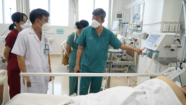 TP.HCM: Y bác sĩ liên tiếp lên đường hỗ trợ các địa phương chống dịch - Ảnh 3.