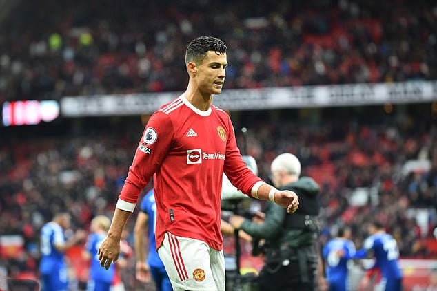 Lần đầu nằm ngoài top 3 QBV sau 11 năm, Ronaldo nói gì? - Ảnh 1.