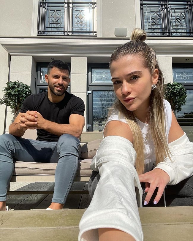 Aguero &quot;thập tử nhất sinh&quot;, bạn gái quyến rũ lập tức gửi 1 thông điệp - Ảnh 4.