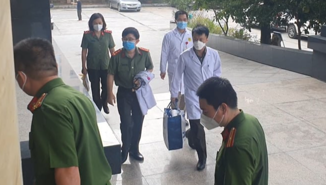 Luật sư đề nghị triệu tập vợ cựu lãnh đạo Tổng cục Tình báo để xét nghiệm bệnh hiểm nghèo - Ảnh 3.