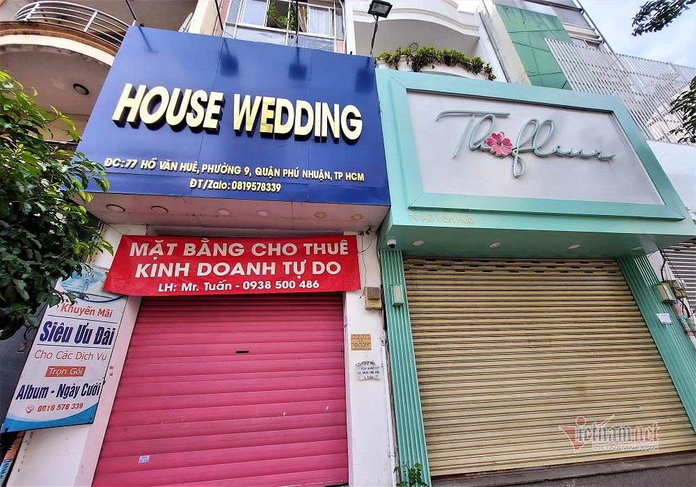 Phố váy và hoa lộng lẫy nhất Sài thành buồn lặng chưa từng thấy - Ảnh 1.