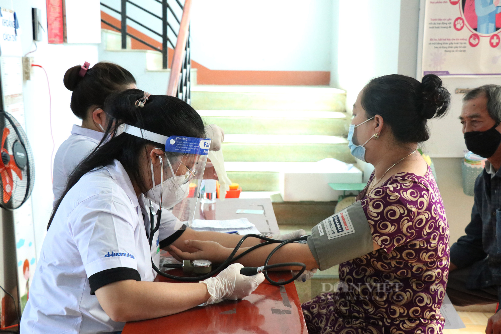 Đắk Lắk: 3 cán bộ TP.Buôn Ma Thuột và nhiều người dương tính với SARS-CoV-2 - Ảnh 1.