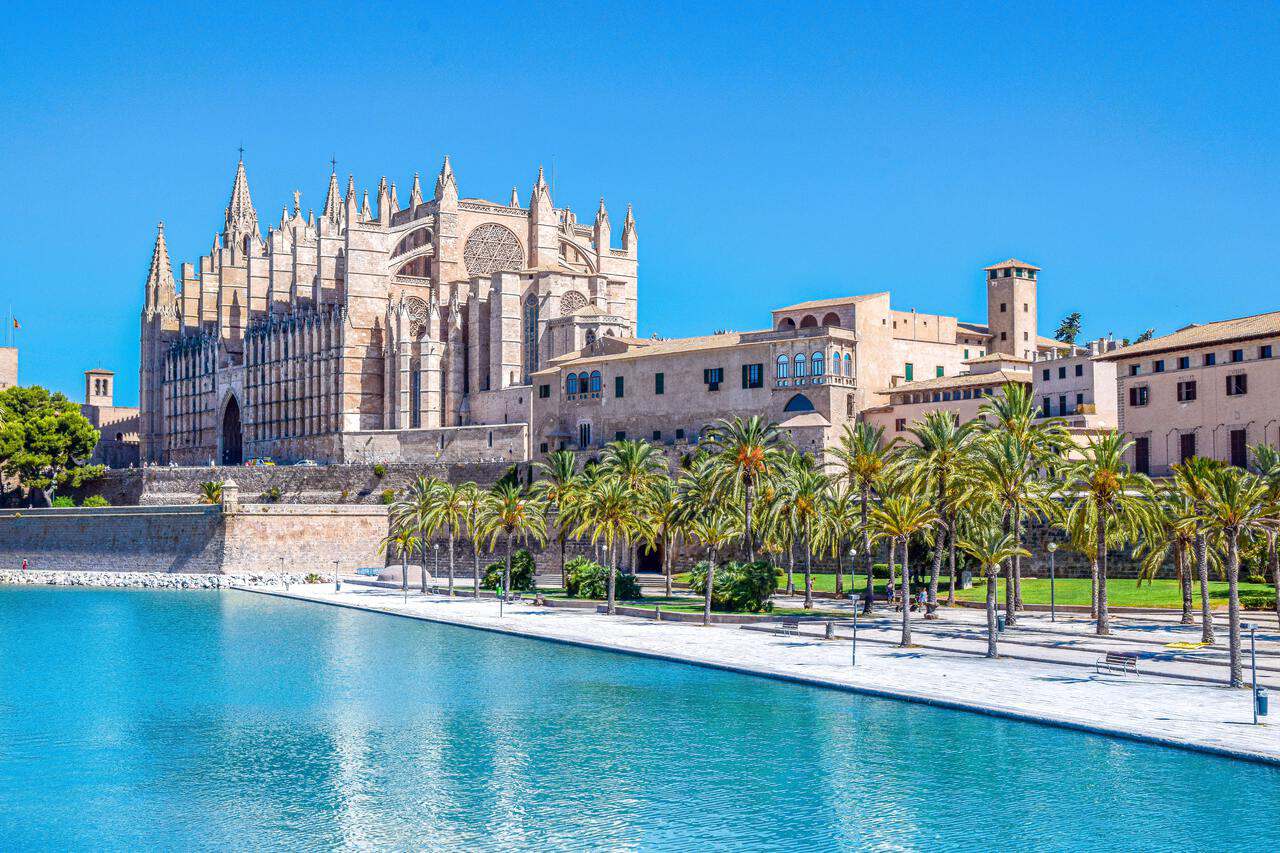 48 tiếng &quot;lạc lối&quot; tại thiên đường du lịch Mallorca - Ảnh 2.