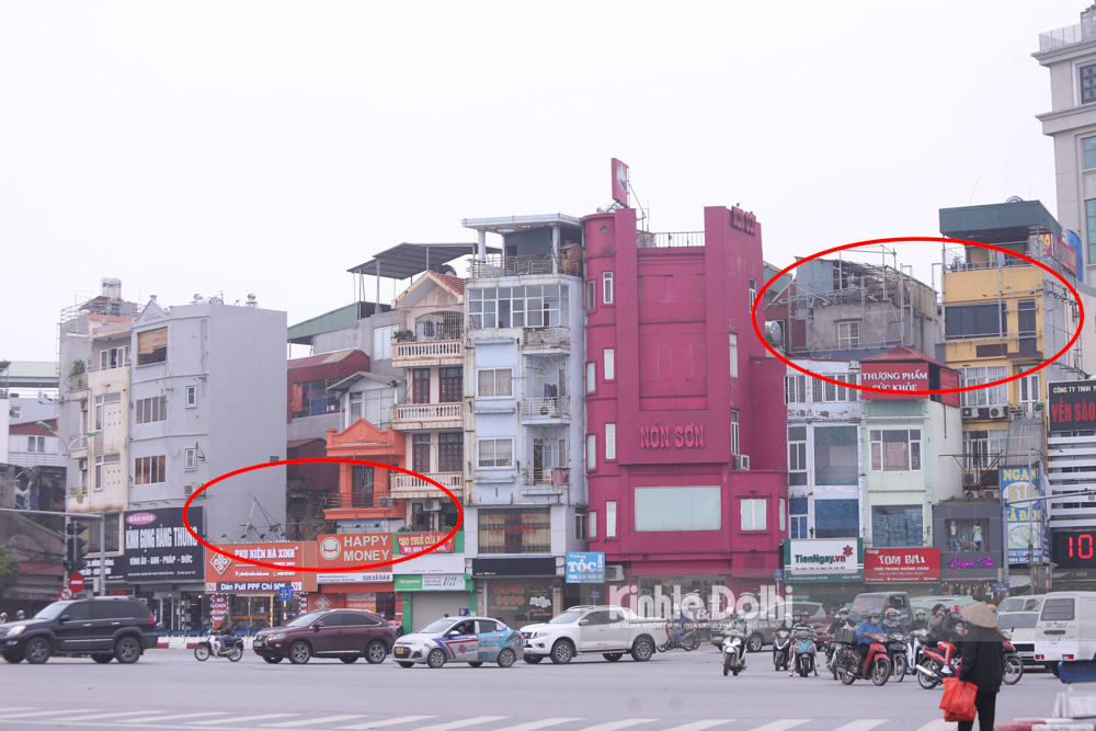 Hà Nội: Xử lý biển quảng cáo quá khổ nửa vời gây mất mỹ quan đô thị - Ảnh 7.
