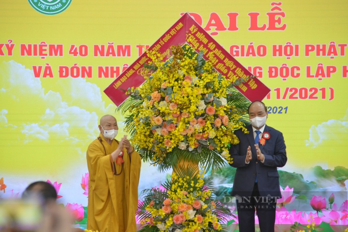 Chủ tịch nước trao tặng Huân chương Độc lập hạng Nhất cho GHPGVN trong Đại lễ kỷ niệm 40 năm - Ảnh 3.