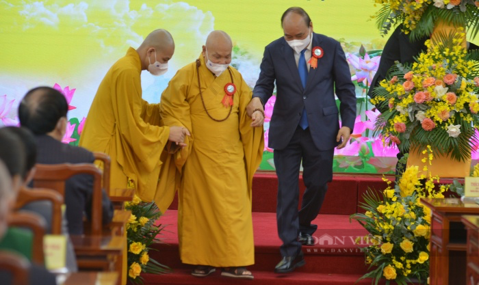 Chủ tịch nước trao tặng Huân chương Độc lập hạng Nhất cho GHPGVN trong Đại lễ kỷ niệm 40 năm - Ảnh 5.