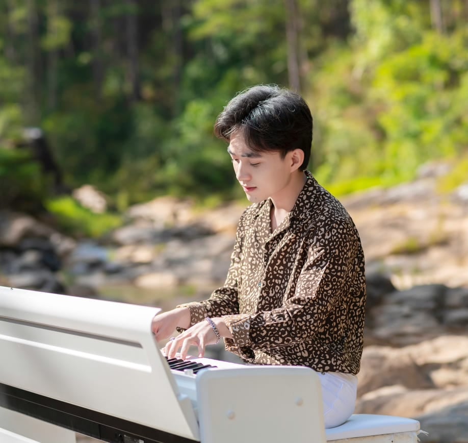 Học trò Đan Trường – ca sĩ Trung Quang tái xuất với ca khúc chữa lành vết thương trong mùa dịch - Ảnh 2.