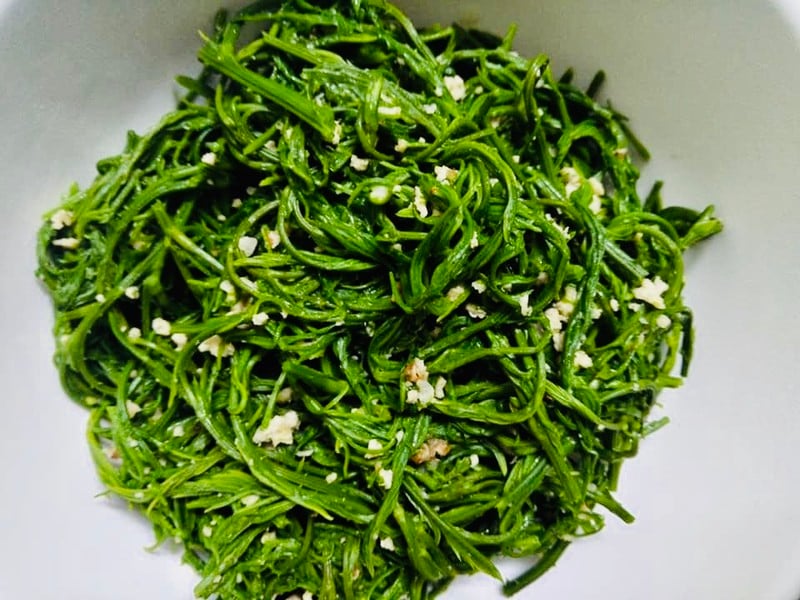 Giá rau xanh vẫn ở mức cao nhưng 3 loại rau lạ này còn đắt hơn cả thịt, cá, không phải muốn ăn là có - Ảnh 6.