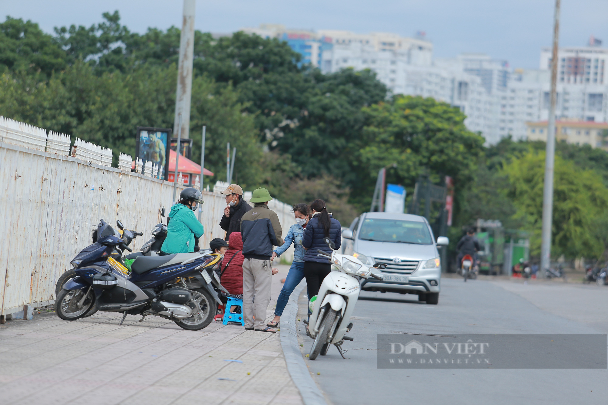 Cảnh đìu hiu mua bán vé trước trận đối đầu với Nhật Bản - Ảnh 1.