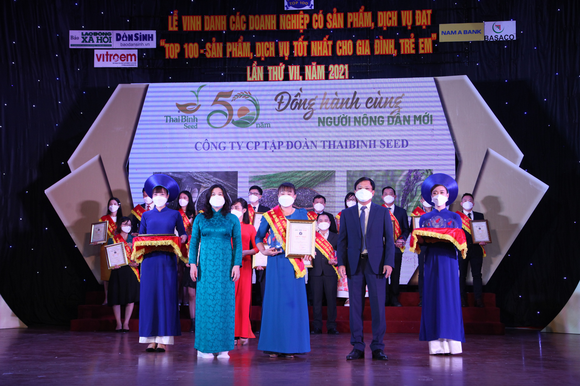 Gạo dinh dưỡng lứt tím ThaiBinh Seed được vinh danh “Top 100 sản phẩm dịch vụ tốt nhất cho gia đình, trẻ em&quot; năm 2021 - Ảnh 1.