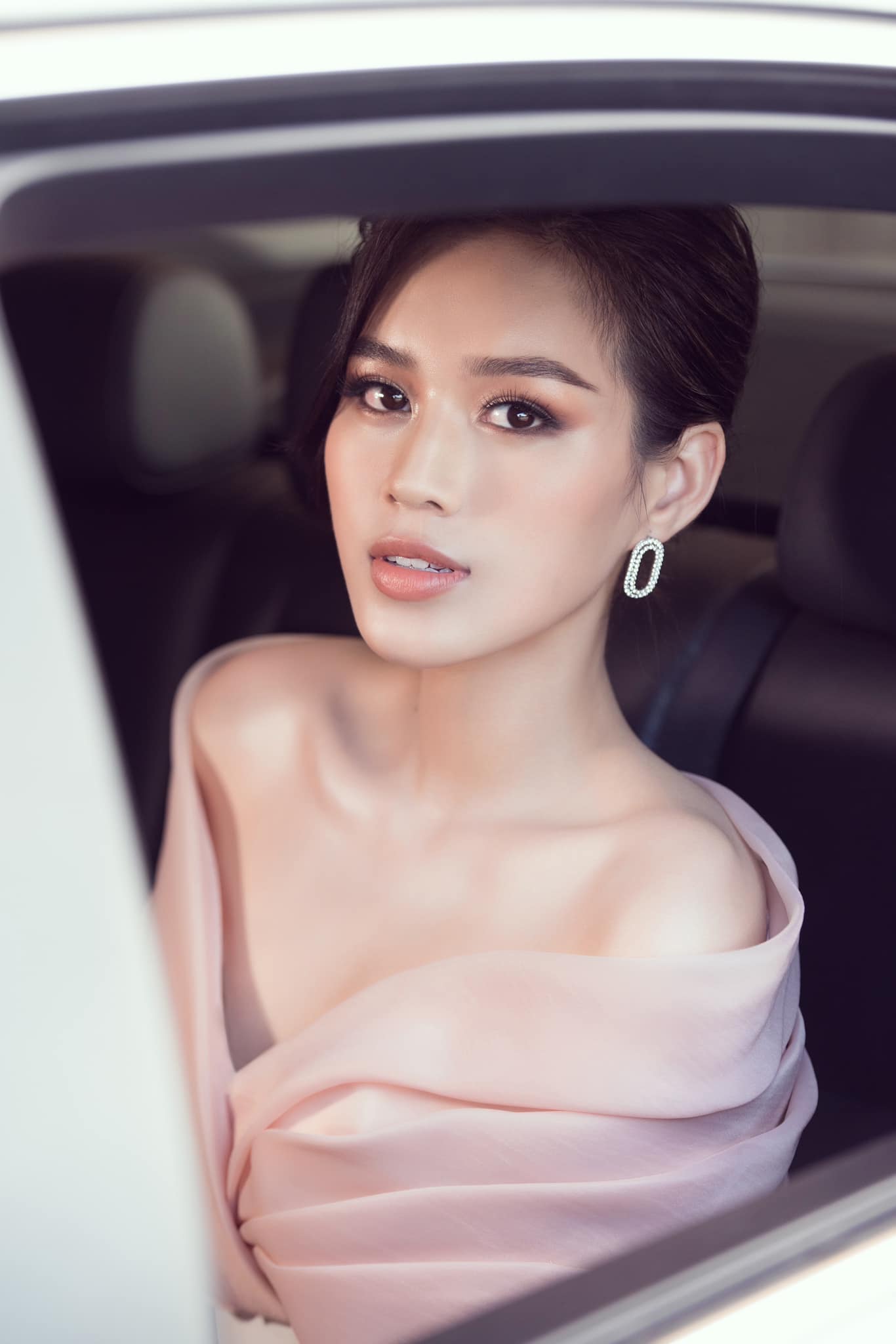 Hoa hậu sở hữu gương mặt tỷ lệ vàng: Trần Tiểu Vy &quot;vượt mặt&quot; Đặng Thu Thảo? - Ảnh 7.