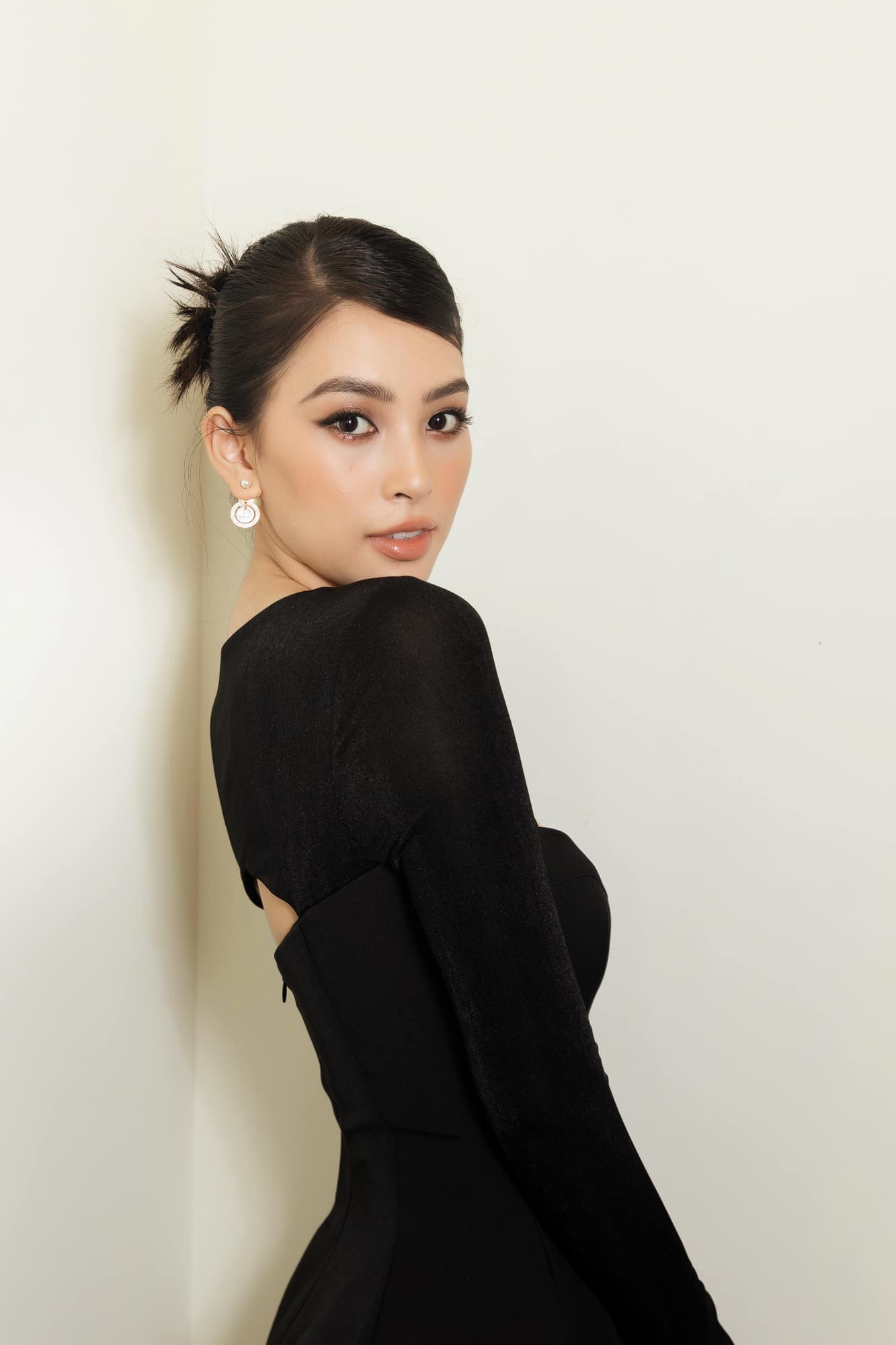 Hoa hậu sở hữu gương mặt tỷ lệ vàng: Trần Tiểu Vy &quot;vượt mặt&quot; Đặng Thu Thảo? - Ảnh 3.
