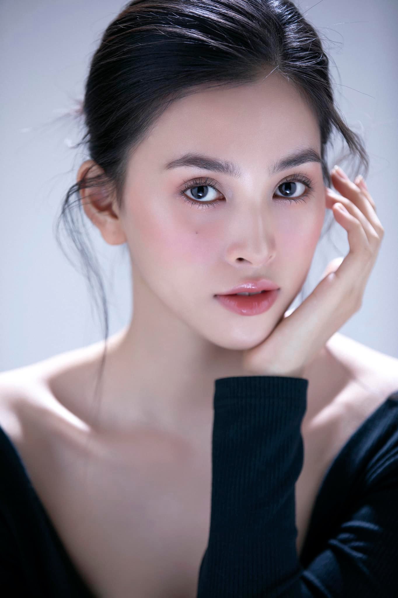 Hoa hậu sở hữu gương mặt tỷ lệ vàng: Trần Tiểu Vy &quot;vượt mặt&quot; Đặng Thu Thảo? - Ảnh 1.