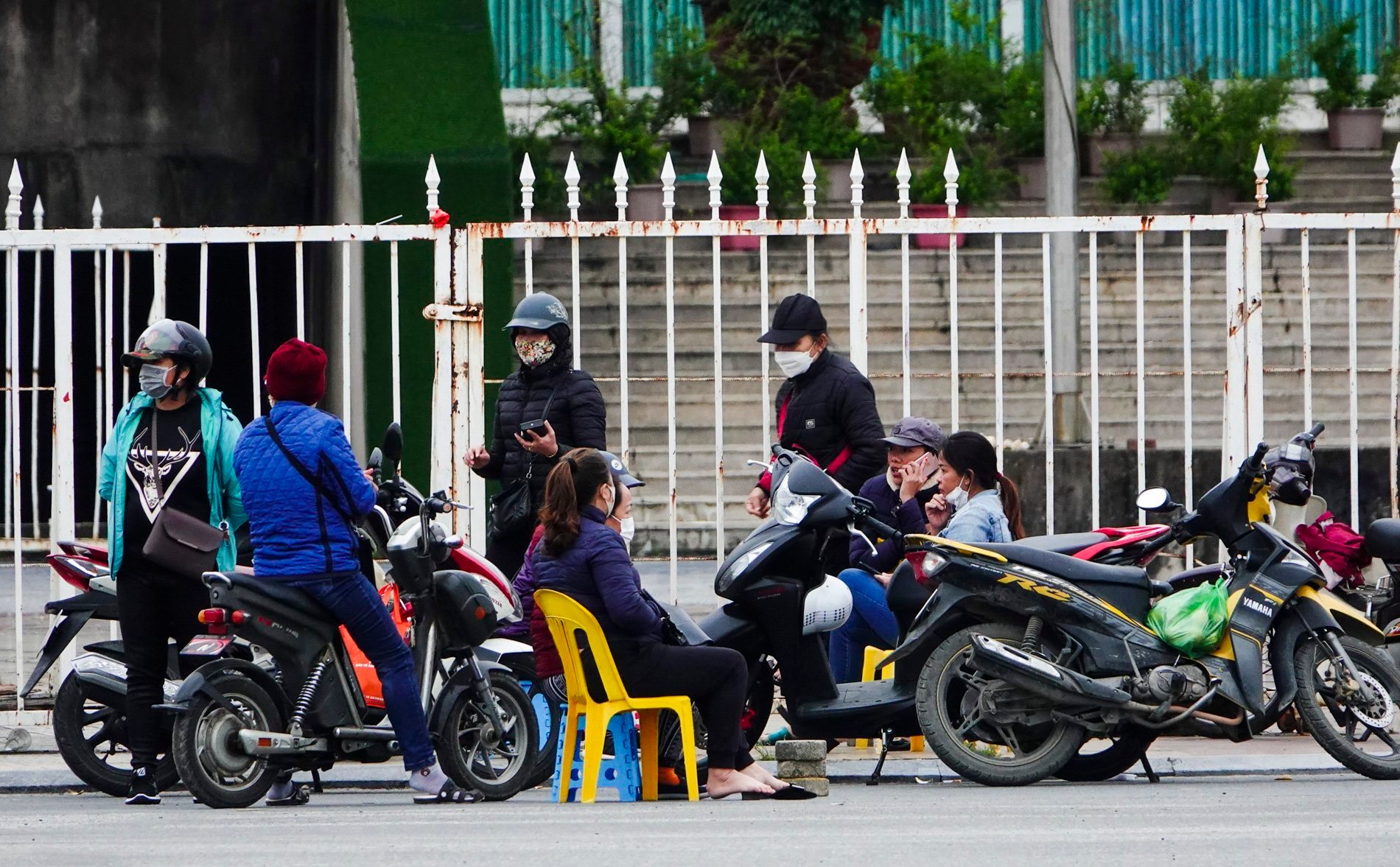 Vé xem trận ĐT Việt Nam - ĐT Nhật Bản: Phe vé ngao ngán sợ... &quot;mất trắng&quot; - Ảnh 4.