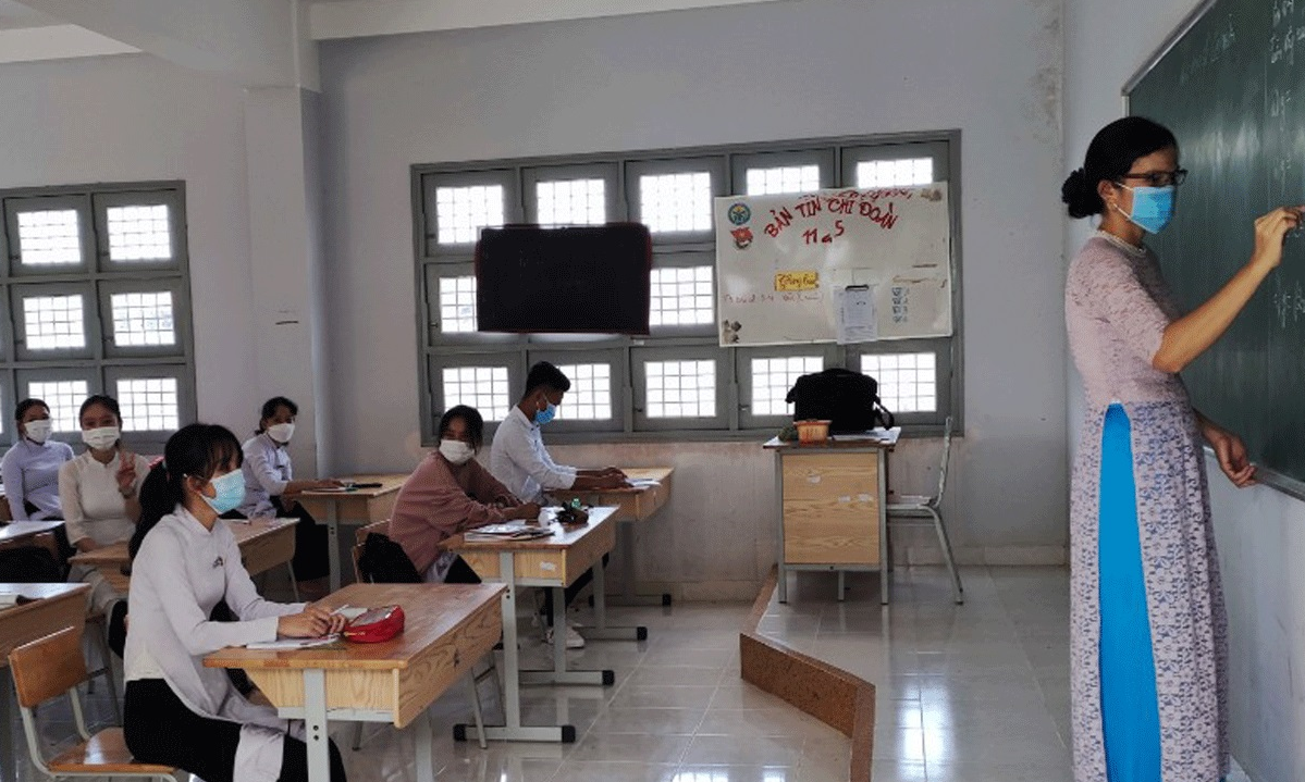 Lịch đi học lại của 63 tỉnh thành mới nhất hôm nay: Huyện đầu tiên ở miền Tây cho học sinh đến trường - Ảnh 1.