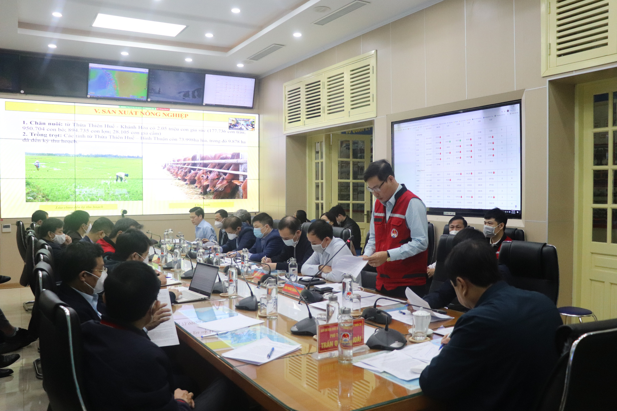 Miền Trung mưa, lũ kéo dài 1 tuần: Sẵn sàng biện pháp sơ tán dân khi lũ các sông miền Trung trên báo động 3 - Ảnh 1.