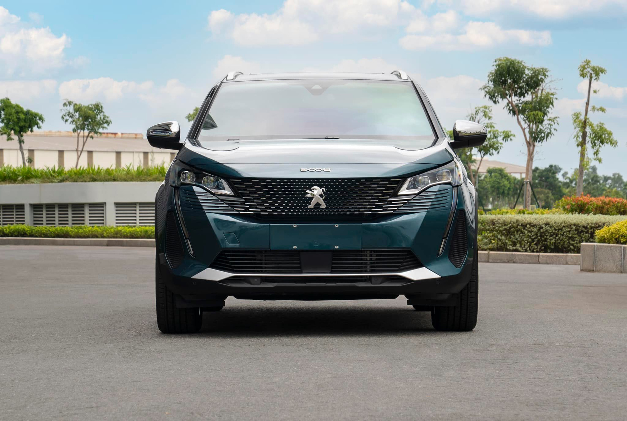 Giá lăn bánh Peugeot 5008 2022 vừa ra mắt, hưởng ưu đãi chính hãng và 50% phí trước bạ - Ảnh 1.