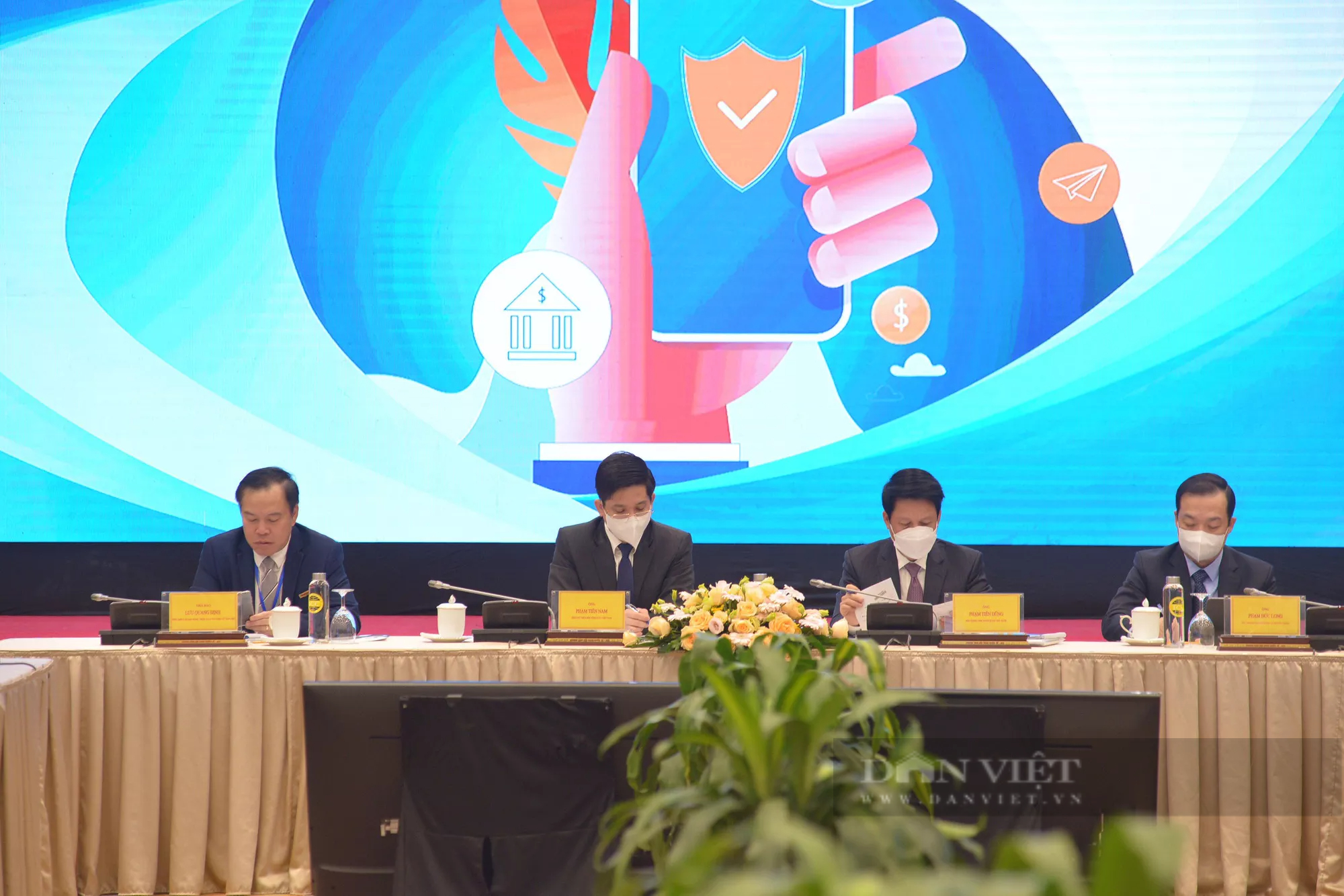 Chuyển tiền 2-3 ngày mới nhận được, Phó Thống đốc Ngân hàng Nhà nước chỉ đạo kiểm tra ngay - Ảnh 2.