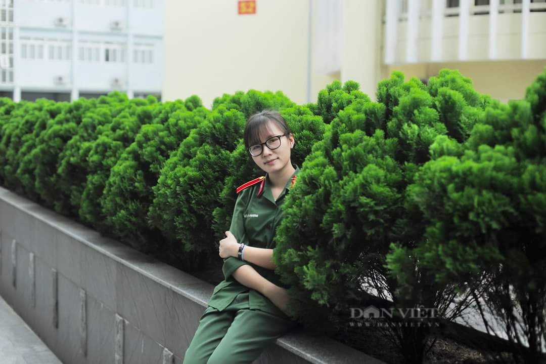 Thủ khoa xuất sắc Học viện Kỹ thuật Quân sự: Tay phồng rộp, da đen sạm vì học chiến thuật - Ảnh 1.