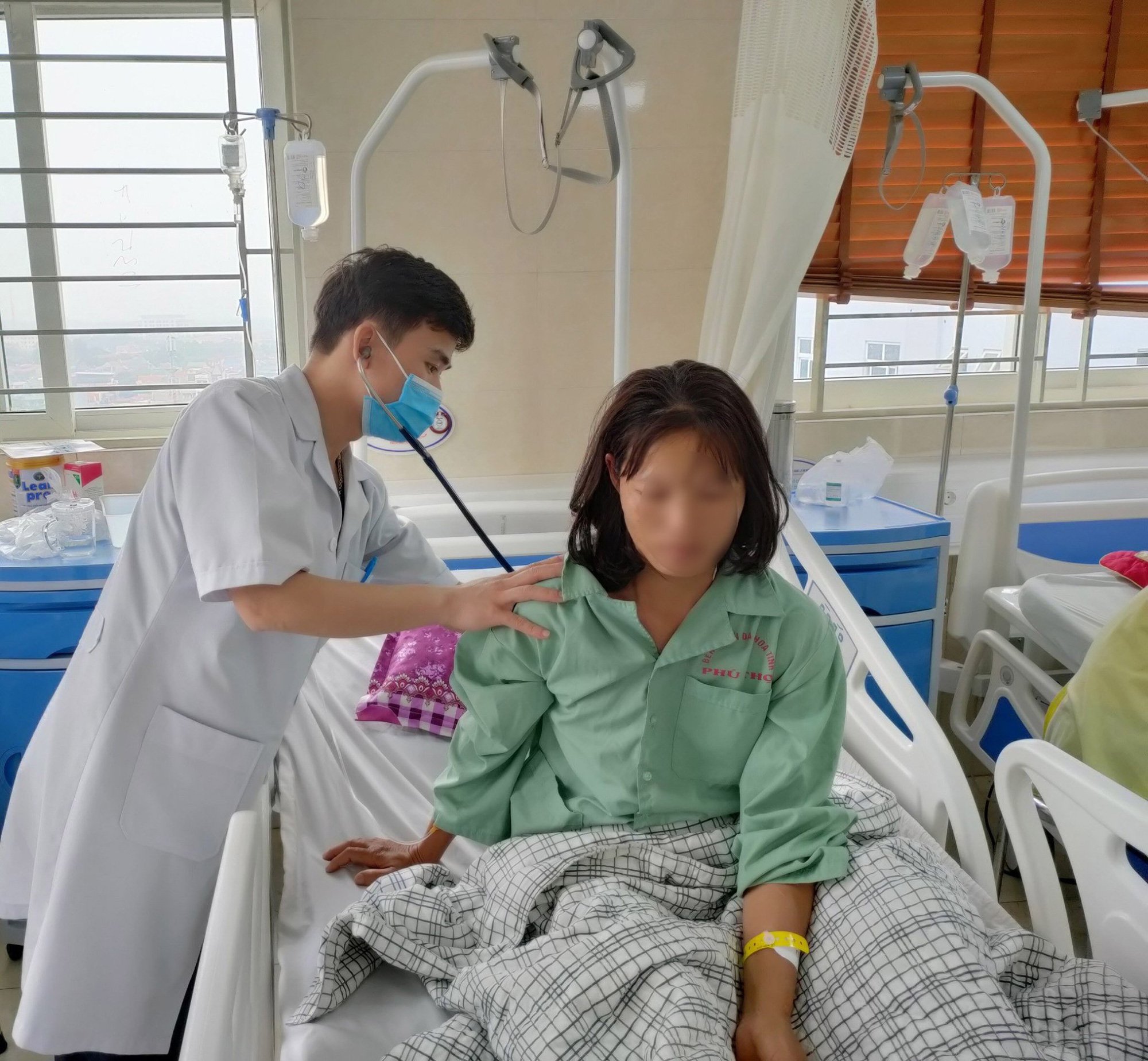 Đề phòng đột quỵ mùa lạnh dịp cuối năm - Ảnh 2.