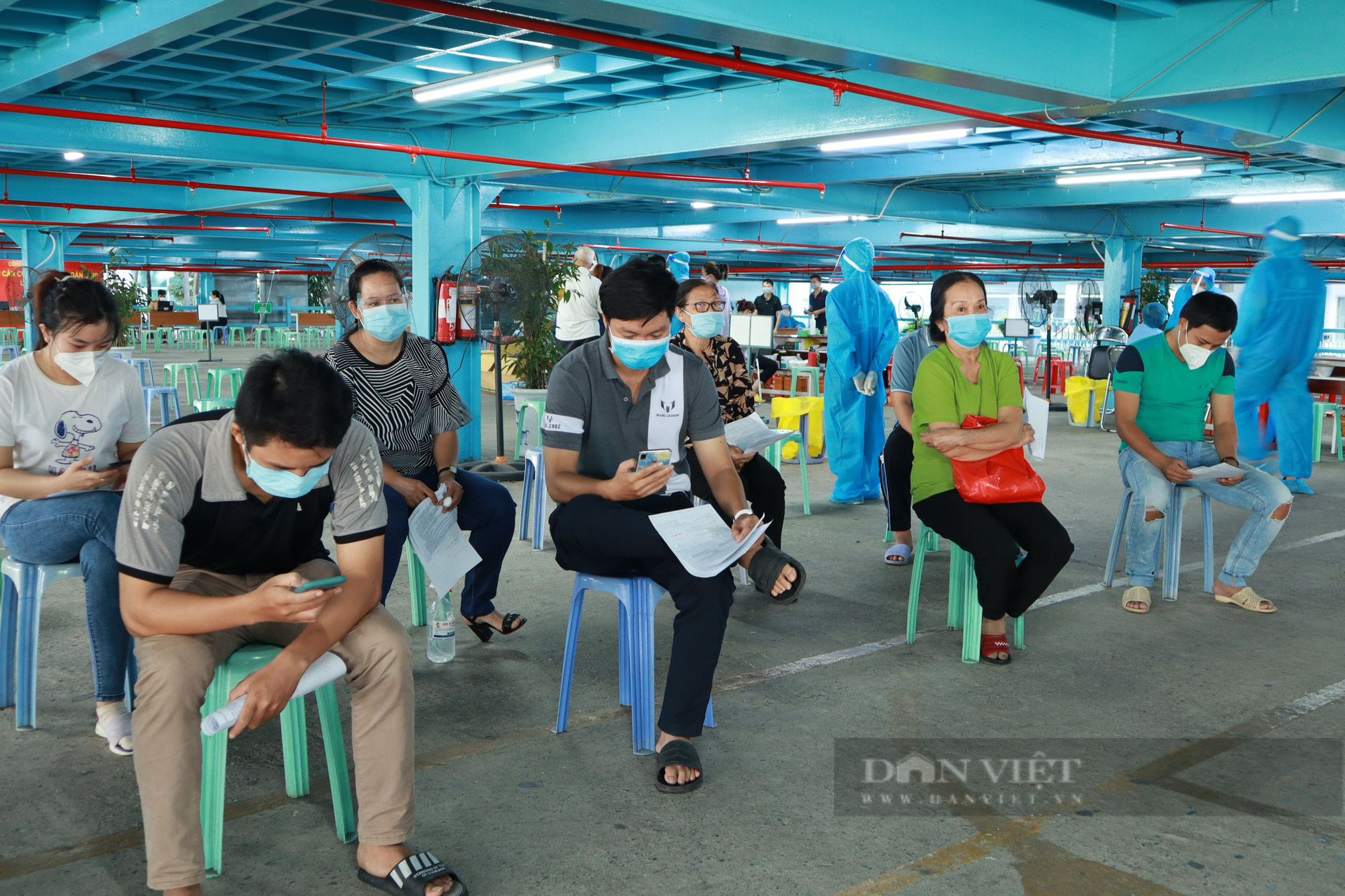 TP.HCM bắt đầu tiêm vaccine Covid-19 mũi 3 cho những đối tượng nào? - Ảnh 5.
