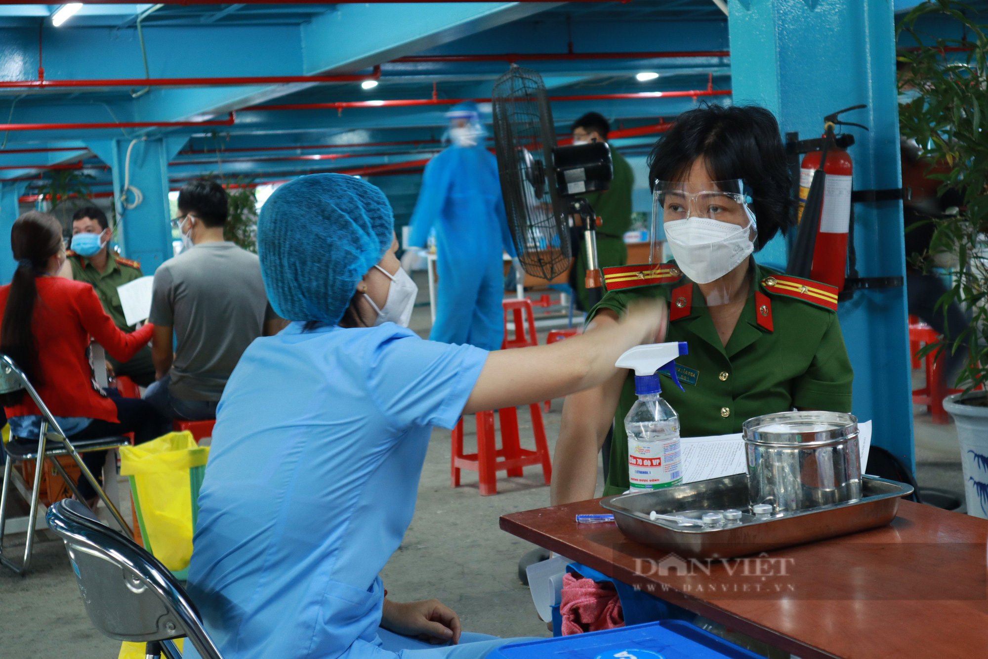 TP.HCM bắt đầu tiêm vaccine Covid-19 mũi 3 cho những đối tượng nào? - Ảnh 6.