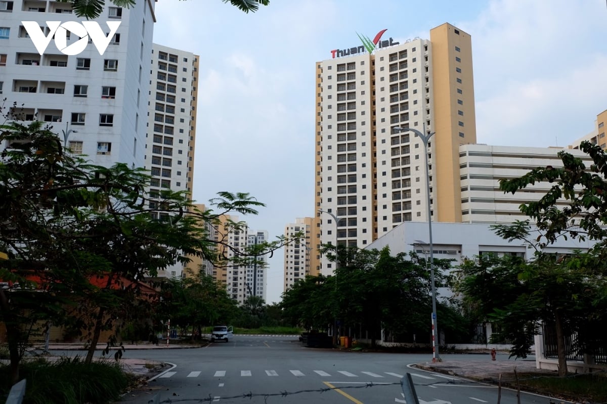 TP.HCM loay hoay xử lý hàng ngàn căn hộ tái định cư bỏ không - Ảnh 2.