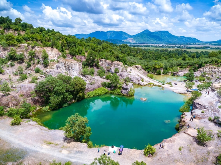 An Giang có &quot;Tuyệt tình cốc&quot; đẹp mê ly để trốn khói bụi thành phố - Ảnh 9.