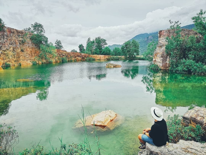 An Giang có &quot;Tuyệt tình cốc&quot; đẹp mê ly để trốn khói bụi thành phố - Ảnh 1.