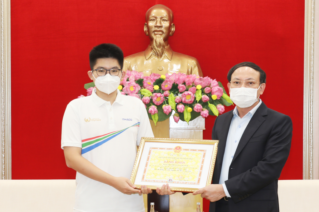 Thưởng 700 triệu cho học sinh giỏi, cao nhất từ trước đến nay: “Rất chịu chơi” - Ảnh 2.