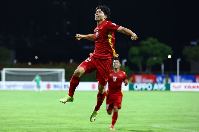 [Trực tiếp] ĐT Việt Nam vs ĐT Malaysia (19h30): Quế Ngọc Hải nhận thẻ vàng - Ảnh 1.