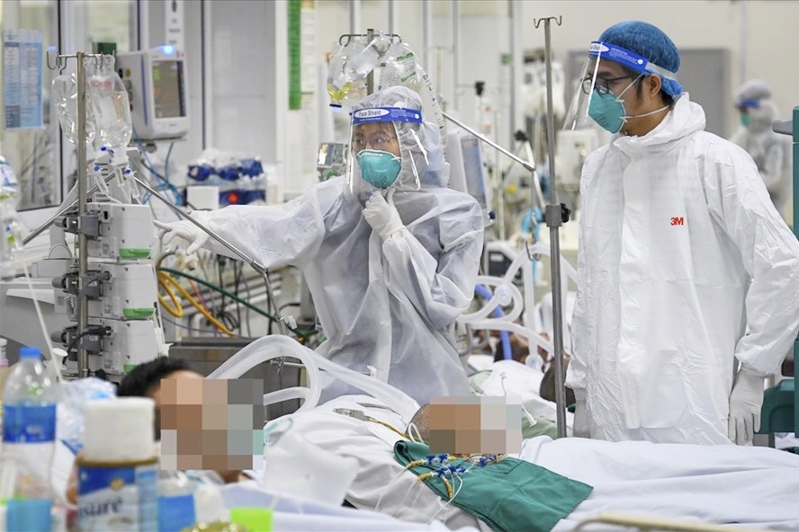 Hà Nội ghi nhận gần 900 ca nhiễm trong một ngày, một quận dừng học trực tiếp - Ảnh 2.
