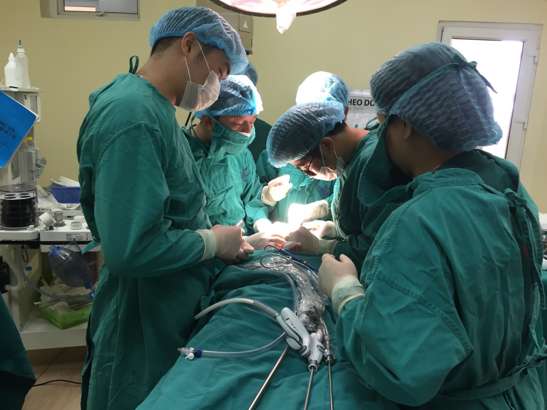 Trẻ đau bụng, rối loạn tiêu hóa lâu ngày có thể bị khối u ổ bụng - Ảnh 2.