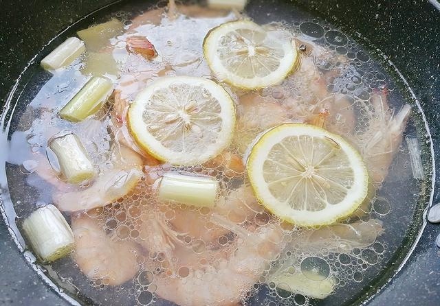 Luộc tôm như ngoài hàng, thả ngay quả này vào, con nào cũng thơm nức, không tanh - Ảnh 5.